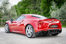 Roestvrijstalen einddemper links/rechts elk met ronde sport line-uitlaatpijp van 102 mm met ge&iuml;ntegreerde elektrische klep klepbediening via ragazzon kit (elektrische actuator en bluetooth) de bedieningseenheid kan worden aangestuurd met afstandsbedienin