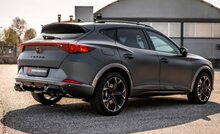 Stainless steel rear silencer left/right each with round Carbon Shot tail pipe 2x90 mm staggered&nbsp; with integrated valves.The valves are controlled by the OEM valve motor.&nbsp;&nbsp; Oversized exhaust pipe diameter 76 mm&nbsp;