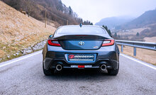 Einddemper van rvs links/rechts elk met ronde carbon shot-uitlaatpijp van 118 mm met ge&iuml;ntegreerde elektrische klep klepbediening via ragazzon kit (elektrische actuator en bluetooth) de bedieningseenheid kan worden aangestuurd met afstandsbedieningen of 