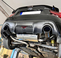 Fox Sportuitlaat Subaru BRZ/Toyota GT86 achterdemper, dwarsuitgang rechts/links, inclusief voordemper - 129x106 Type 32 rechts/links, zwart ge&euml;mailleerd