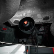 THOR Electronic Exhaust System speaker gemonteerd onder auto