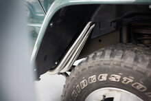 Fox Sportuitlaat Complete uitlaatsysteem voor Mercedes G-Klasse 463 - 300 GD, bestaande uit spruitstuk, voordemper en achterdemper inclusief montagemateriaal - uitlaatpijpen 2x63mm type 14 - Voor modellen met korte wielbasis en zonder treeplanken.
