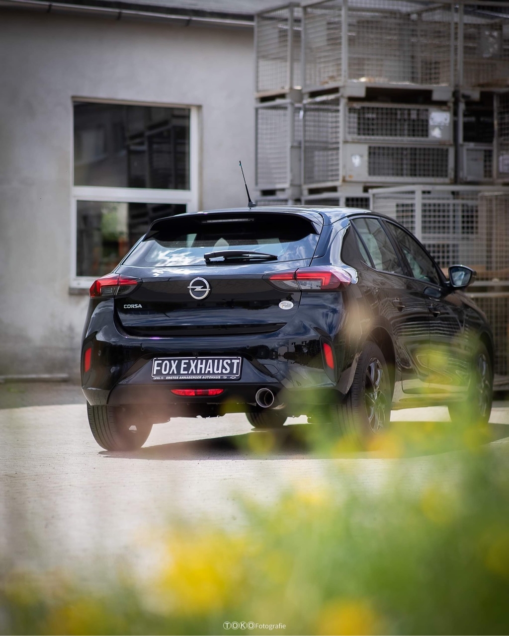 Fox Sportuitlaat Opel Corsa F achter- en voordemper - 1x100 type 25 zwart ge&euml;mailleerd