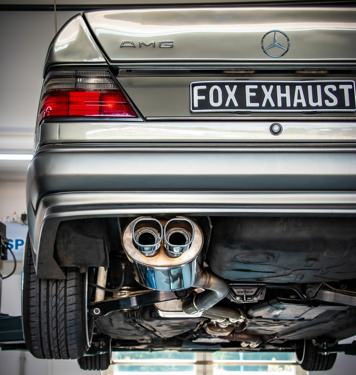 Fox Sportuitlaat Mercedes E-Klasse 124 achter- en voordemper &Oslash;70mm - 2x93x79 Type 70 geschikt voor AMG voorbumper