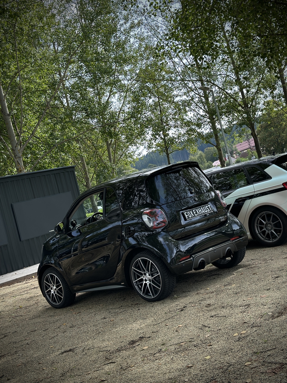 Fox Sportuitlaat Smart Fortwo 453 Coup&eacute; & Cabrio Achterdemper dwarsuitgang rechts/links incl. flexibel stuk - 1x90 Type 25 rechts/links zwart