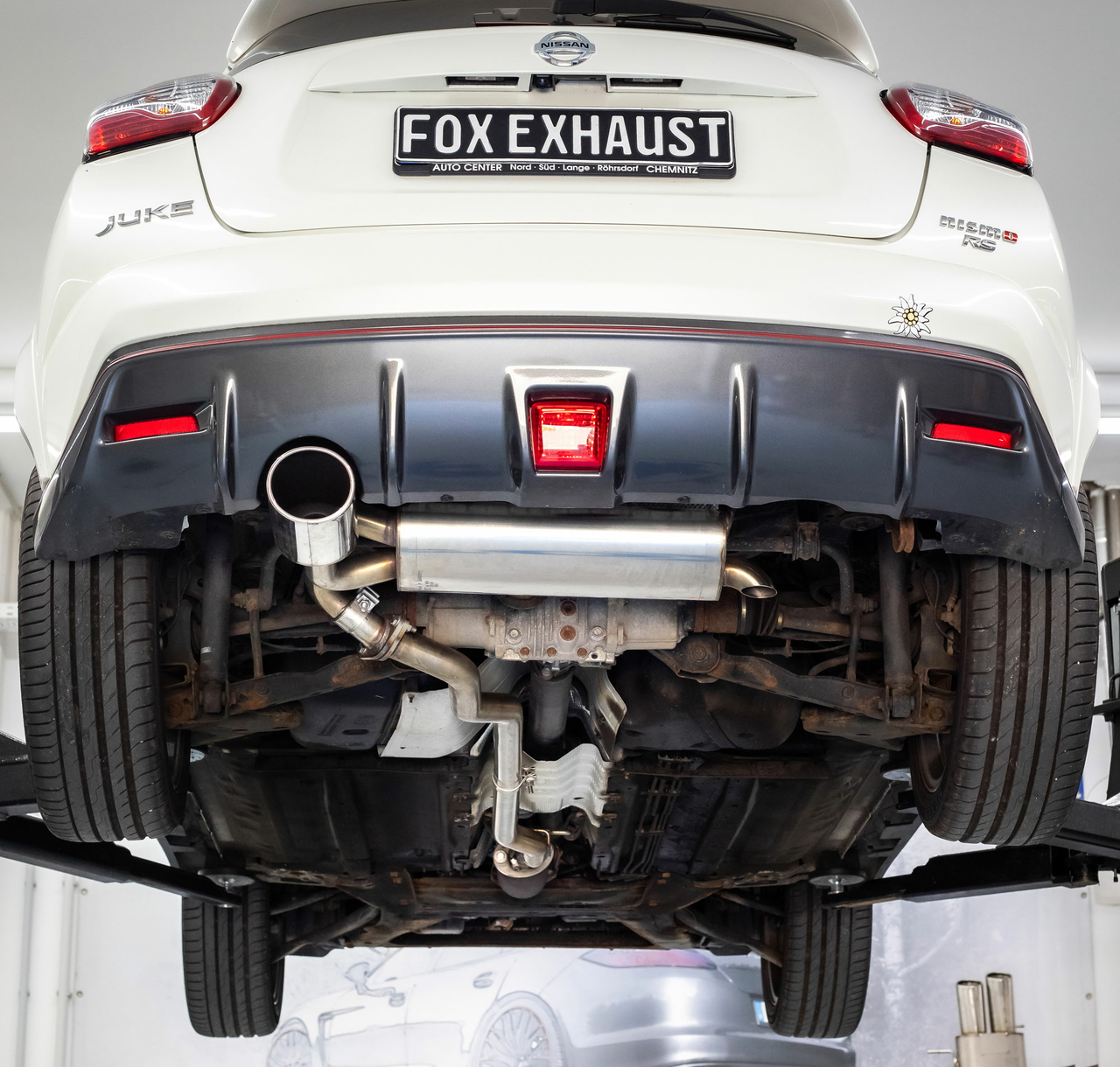 Fox Sportuitlaat Nissan Juke - F15 (vierwielaandrijving) Achterdemper dwarsuitgang rechts/links - 129x106 Type 32 links