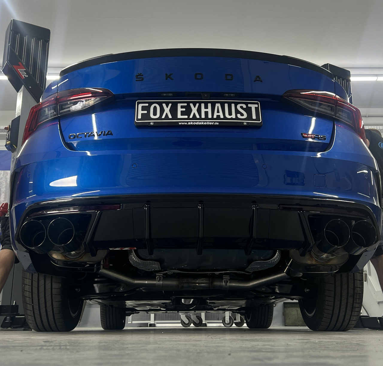 Fox Sportuitlaat Skoda Octavia NX RS achterdemper rechts/links - 2x100 type 25 rechts/links zwart - Geschikt voor Rieger bumper RIE00088254 of RIE00088255