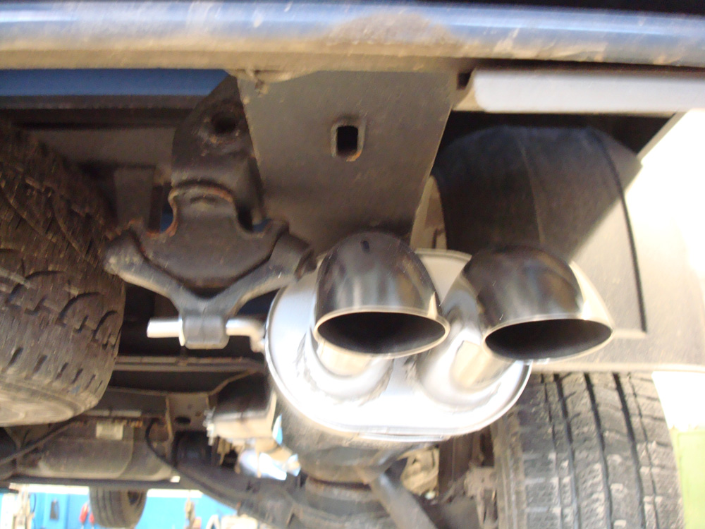 Fox Sportuitlaat VW Bus T5 open laadbak voorwielaandrijving achterdemper - 2x63 type 26