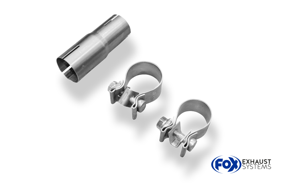 Fox Sportuitlaat VW UP GTI-accessoires voor het monteren van het FOX-uitlaatsysteem met de originele uitlaatpijp, bestaande uit 2 klemmen en 1 adapter.