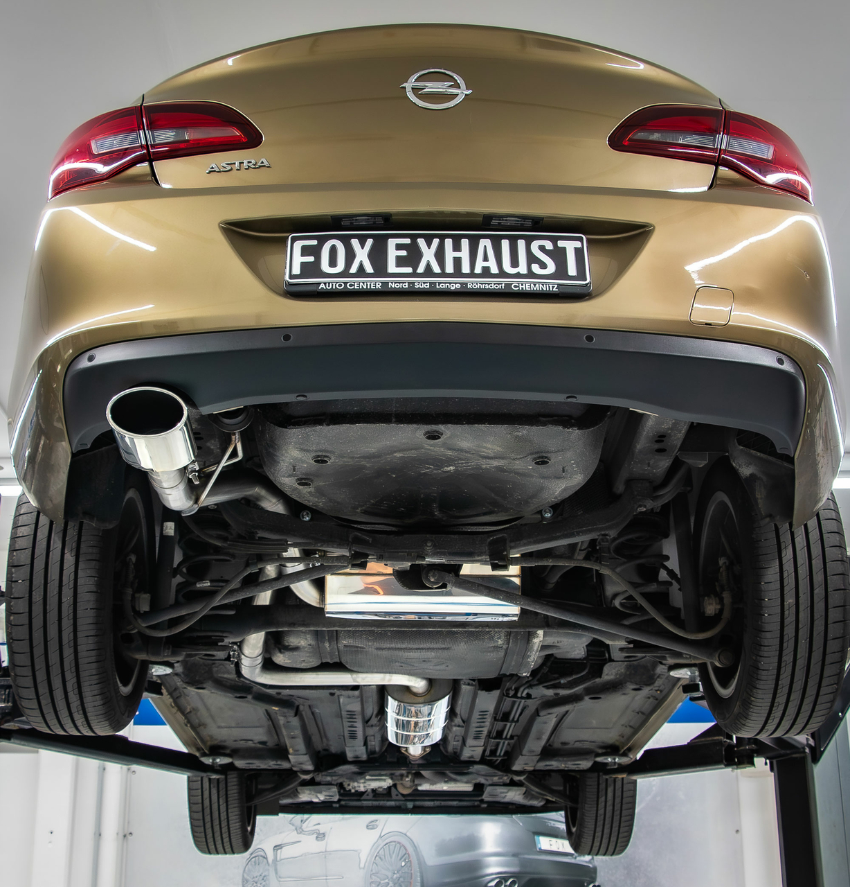 Fox Sportuitlaat Opel Astra J Sedan Achterdemper Dwarsuitlaat Links - 140x90 Type 32